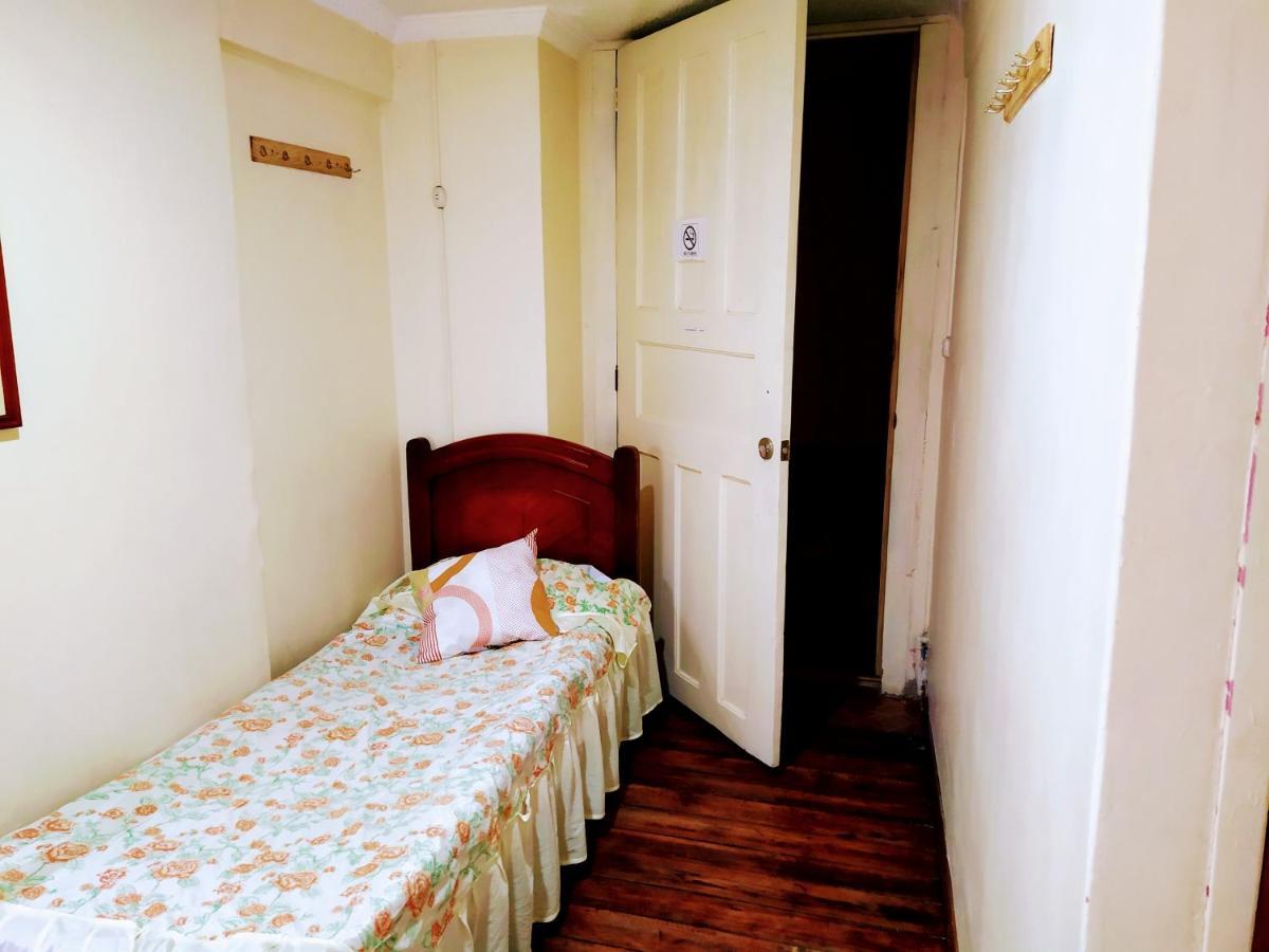 Hostal Latitud Ecuem กีโต ภายนอก รูปภาพ