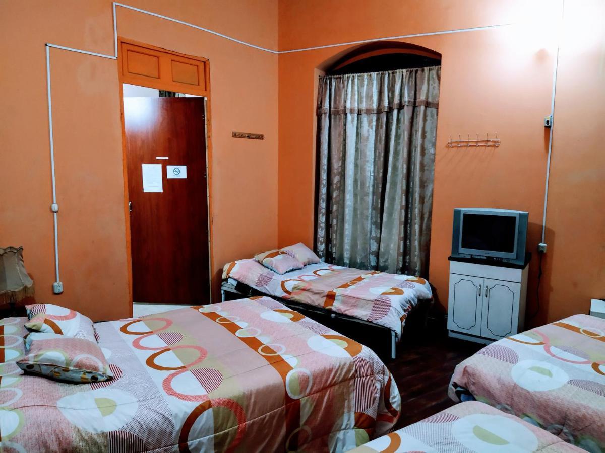 Hostal Latitud Ecuem กีโต ภายนอก รูปภาพ