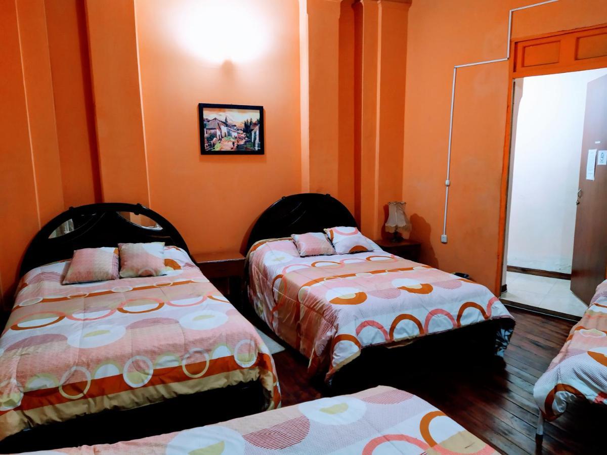 Hostal Latitud Ecuem กีโต ภายนอก รูปภาพ