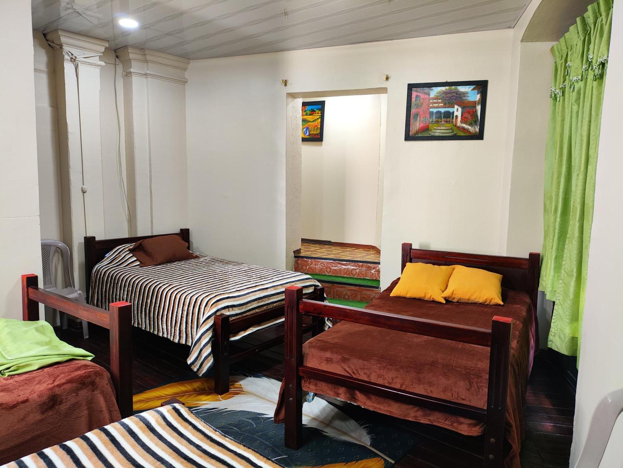 Hostal Latitud Ecuem กีโต ภายนอก รูปภาพ